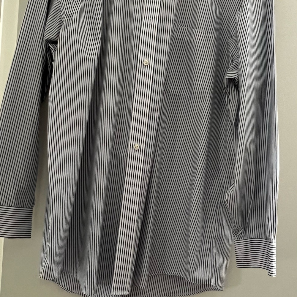 KIRKLAND Men's white and blue button down Shirt